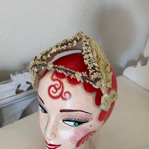 Vintage 1950s Ivory Floral Half Hat Millinery Headpiece - Picture 1 of 3